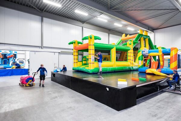 Service van JB Inflatables; Dé Springkussen groothandel van Nederland. Koop inflatables en Springkussens online. Goede Service & Garantie