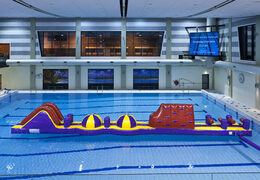 Unieke opblaasbare 17 meter lange  adventure mega run XL stormbaan met verschillende spannende objecten kopen voor zowel jong als oud. Bestel opblaasbare zwembadspelen nu online bij JB Inflatables Nederland 