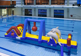 Bestel waterstormbaan marine run met 3D-dolfijnen en coole prints voor zowel jong als oud. Koop opblaasbare stormbanen nu online bij JB Inflatables Nederland