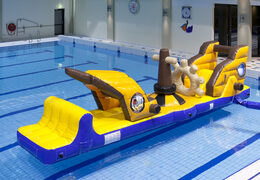 Opblaasbare piratenschip run stormbaan met leuke objecten voor zowel jong als oud. Bestel opblaasbare stormbanen nu online bij JB Inflatables Nederland