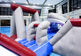 Bestel luchtdichte opblaasbare speeleiland in thema haai met een liaan, klimtoren ronde glijbaan en obstakels voor zowel jong als oud. Koop opblaasbare zwembadspelen nu online bij JB Inflatables Nederland 