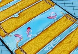 Simpele Survivalmat met gat voor kinderen in verschillende afmetingen en kleuren kopen. Bestel opblaasbare waterattracties nu online bij JB Inflatables Nederland