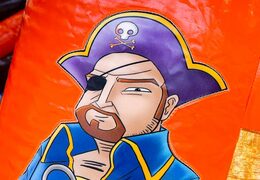 Opblaasbaar open multiplay springkasteel met glijbaan bestellen in piraat thema voor kinderen. Koop springkastelen online bij JB Inflatables Nederland