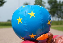 Multiplay playzone circus springkussen met plastic ballen en 3D objecten bestellen voor kinderen. Koop springkussens online bij JB Inflatables Nederland 