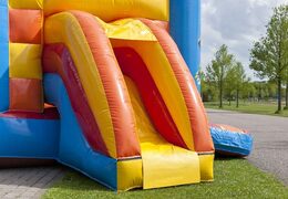 Midi opblaasbare multifun springkussen met glijbaan kopen in piraat thema voor kinderen. Bestel springkussens online bij JB Inflatables Nederland