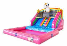 Opblaasbaar splashy slide springkussen met dubbele glijbaan en waterbadje kopen in thema unicorn eenhoorn regenboog voor kinderen bij JB Inflatables Nederland. Bestel springkussens online bij JB Inflatabales Nederland