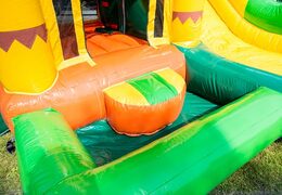 Mini opblaasbare multiplay springkussen met glijbaan in jungle thema te bestellen voor kinderen. Bestel opblaasbare springkussens online at JB Inflatables Nederland
