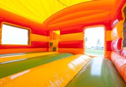 Koop maxi multiplay springkasteel in thema feest met een glijbaan voor kids bij JB Inflatables Nederland.  Bestel nu online springkastelen bij JB Inflatables Nederland