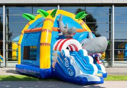 Bestel opblaasbaar maxifun springkussen met dak in thema haai voor kinderen bij JB Inflatables Nederland. Koop springkussens online bij JB Inflatables Nederland