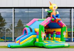 Overdekt multifun springkussen met glijbaan in thema feest met 3D object aan de bovenkant bestellen voor zowel jonge als oudere kinderen. Koop springkussens online bij JB Inflatables Nederland