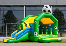 Overdekt multifun springkussen met glijbaan in thema voetbal met 3D object aan de bovenkant bestellen voor zowel jonge als oudere kinderen. Koop springkussens online bij JB Inflatables Nederland