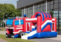 Multiplay springkasteel met slide in thema brandweer auto bestellen voor kinderen. Koop opblaasbare springkastelen online bij JB Inflatables Nederland