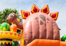 Medium opblaasbare multiplay springkussen met glijbaan in dinoworld thema bestellen voor kinderen. Bestel opblaasbare springkussens online at JB Inflatables Nederland