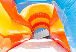 Springkussen in shark thema met glijbaan, leuke objecten op het springvlak en opvallende 3D objecten bestellen voor kinderen.  Koop opblaasbare springkussens online bij JB Inflatables Nederland