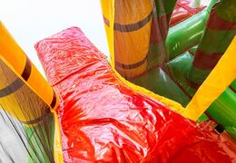 Multiplay L Krokodil springkussen met een glijbaan bestellen voor kinderen. Koop opblaasbare springkussens online bij JB Inflatables Nederland