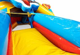 Opblaasbare slide combo springkussen in thema superhero te koop voor kinderen. Bestel nu opblaasbare springkussens met glijbaan bij JB Inflatables Nederland