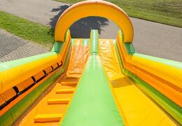 Koop een spectaculaire opblaasbare glijbaan in thema jungle met leuke prints voor kids. Bestel opblaasbare glijbanen nu online bij JB Inflatables Nederland