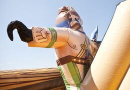 Koop een spectaculaire opblaasbare glijbaan in een opvallende piratenschip vorm met coole 3D-objecten en fullcolour prints voor kids. Bestel opblaasbare glijbanen nu online bij JB Inflatables Nederland