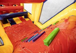 Modulaire stormbaan standaard 13,5meter lang met passende 3D objecten voor kids bestellen. Koop opblaasbare stormbanen nu online bij JB Inflatables Nederland