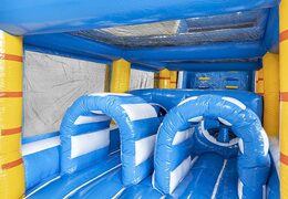 Hindernisbaan 13.5 meter lang in thema surf met passende 3D objecten voor kinderen kopen. Bestel opblaasbare stormbanen nu online bij JB Inflatables Nederland