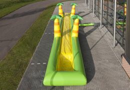 Spectaculaire opblaasbare jungle buikschuifbaan 16 meter lang met een extra brede baan bestellen voor kinderen. Koop opblaasbare buikschuifbanen nu online bij JB Inflatables Nederland
