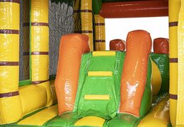 Modulaire jungle stormbaan, 19meter lang met passende 3D objecten voor kids bestellen. Koop opblaasbare stormbanen nu online bij JB Inflatables Nederland