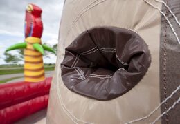 Koop een opblaasbare klimtoren voor kinderen in thema piraten bij JB Inflatables