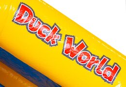 Opblaasbaar springkussen met glijbaan aan de voorkant in eenden thema bestellen voor kinderen