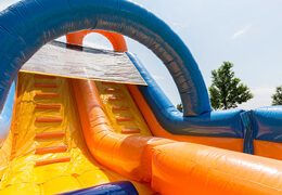 Opblaasbare 27 meter lange dubbele stormbaan in vrolijke kleuren voor kinderen kopen. Bestel opblaasbare stormbanen nu online bij JB Inflatables Nederland