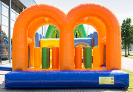 Dubbele 27 meter lange stormbaan in vrolijke kleuren voor kids kopen. Bestel opblaasbare stormbanen nu online bij JB Inflatables Nederland