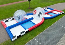 Parcour voor race in opblaasbare ballen