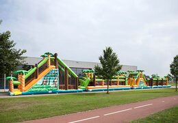 Hindernisparcours op springkussen