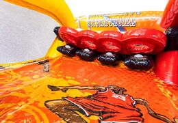 Baskets op opblaasbaar sport spel