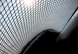 Unieke zwart rode opblaasbare tafelvoetbal voor kinderen bestellen. Bestel opblaasbare tafelvoetbal nu online bij JB Inflatables Nederland