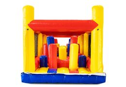 Modulaire stormbaan met pilaren en kruipgat