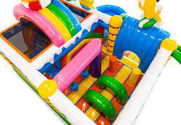 Binnenkant springkussen met bogen, pilaren en stootzakken te koop bij JB