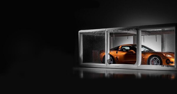 Car capsule banner met auto in capsule