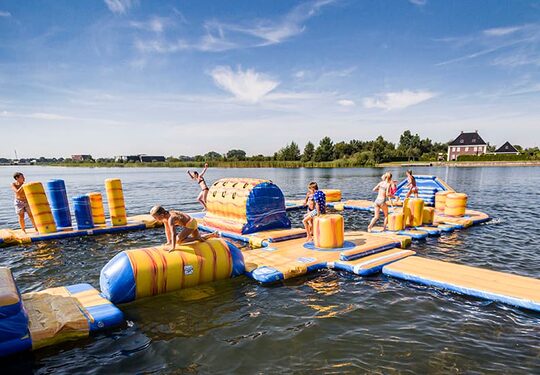 Dé Springkussen groothandel van Nederland. Koop springkussens en inflatables online