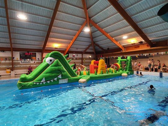 waterstormbaan in zwembad molenduin van Jb-inflatable
