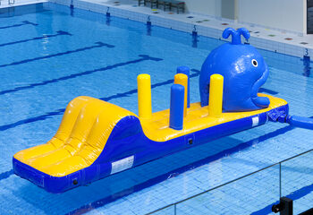 Walvis run opblaasbare stormbaan met leuke 3D-obstakels voor zowel jong als oud kopen. Bestel opblaasbare stormbanen nu online bij JB Inflatables Nederland