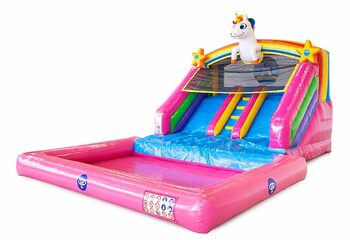 Opblaasbaar splashy slide springkussen met dubbele glijbaan en waterbadje kopen in thema unicorn eenhoorn regenboog voor kinderen bij JB Inflatables Nederland. Bestel springkussens online bij JB Inflatabales Nederland