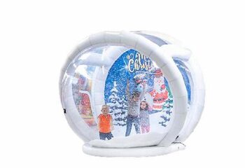 Unieke luchtdichte opblaasbare snowglobe XL bestellen voor zowel jong als oud. Koop opblaasbare winterattracties nu online bij JB Inflatables Nederland 