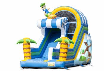 Surf slide glijbaan met de vrolijke kleuren en leuke print op de achterwand kopen. Bestel opblaasbare glijbanen nu online bij JB Inflatables Nederland