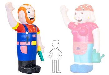 Abraham pop klusser met werk overal aan en zaag in zijn hand kopen