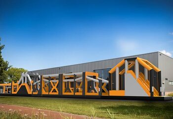 Mega springkussen met obstakels