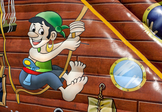 Koop een opblaasbare extra brede glijbaan in thema Piraten world met 3D-obstakels voor kids. Bestel opblaasbare glijbanen nu online bij JB Inflatables Nederland