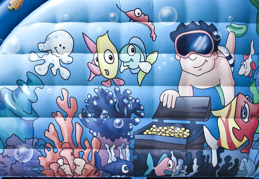 Haal uw opblaasbare glijbaan in thema Wave met golvend glij-oppervlak en leuke onderwaterwereldprints voor kids. Koop opblaasbare glijbanen nu online bij JB Inflatables Nederland 