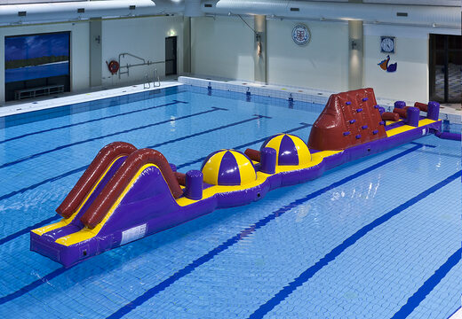 Spectaculaire opblaasbare 17 meter lange adventure mega run XL stormbaan met verschillende spannende objecten kopen voor kids. Bestel opblaasbare waterattracties nu online bij JB Inflatables Nederland
