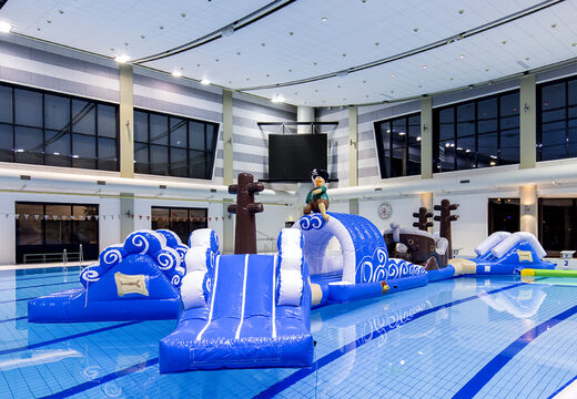 Bestel dubbele zwembadstormbaan in piratenrun thema voor zowel jong als oud. Koop opblaasbare waterattracties nu online bij JB Inflatables Nederland