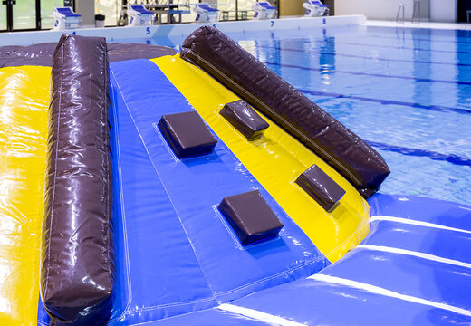 Luchtdichte glijbaan in piraten thema voor zowel jong als oud kopen. Bestel opblaasbare waterattracties nu online bij JB Inflatables Nederland 